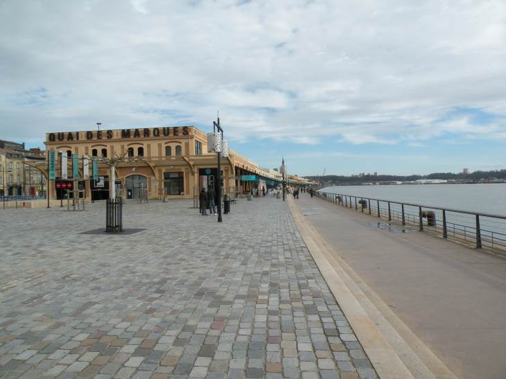  boutiques installées sur les quais